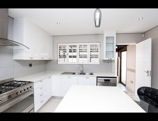 4 BEDROOM TOWNHOUSE FOR SALE IN IZINGA